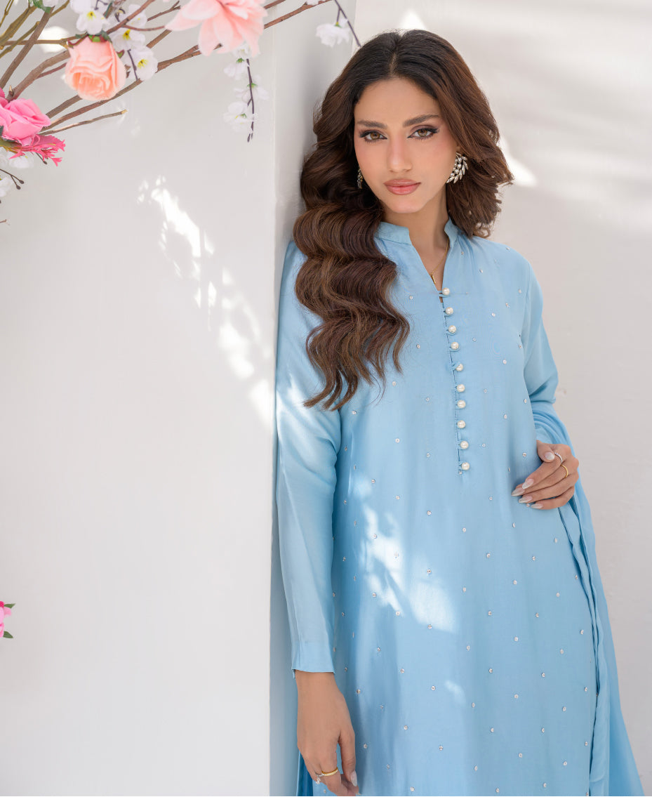 Partial button placket in blue raw silk  woman formal silhouette